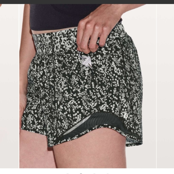 lululemon athletica Pants - Lululemon Hotty Hot Short 4"